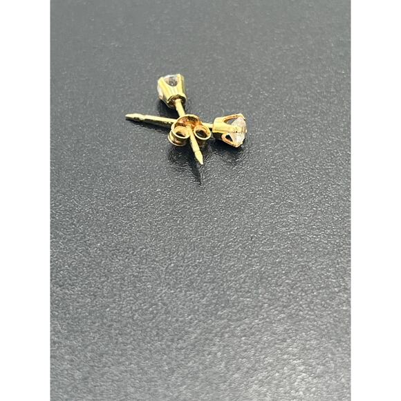 Yellow Gold 14k Marked IIIV Stud Earrings .40 grams - Picture 3 of 9